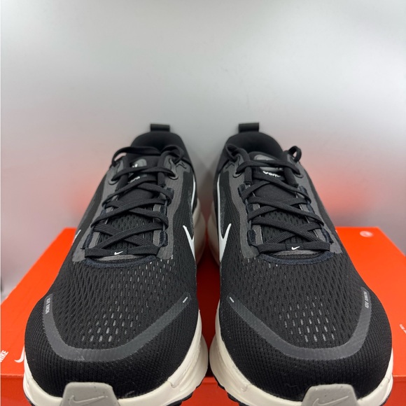 Nike Vomero 18 Wide Black Summit White BRAND NEW Size 10.5 - Picture 3 of 8